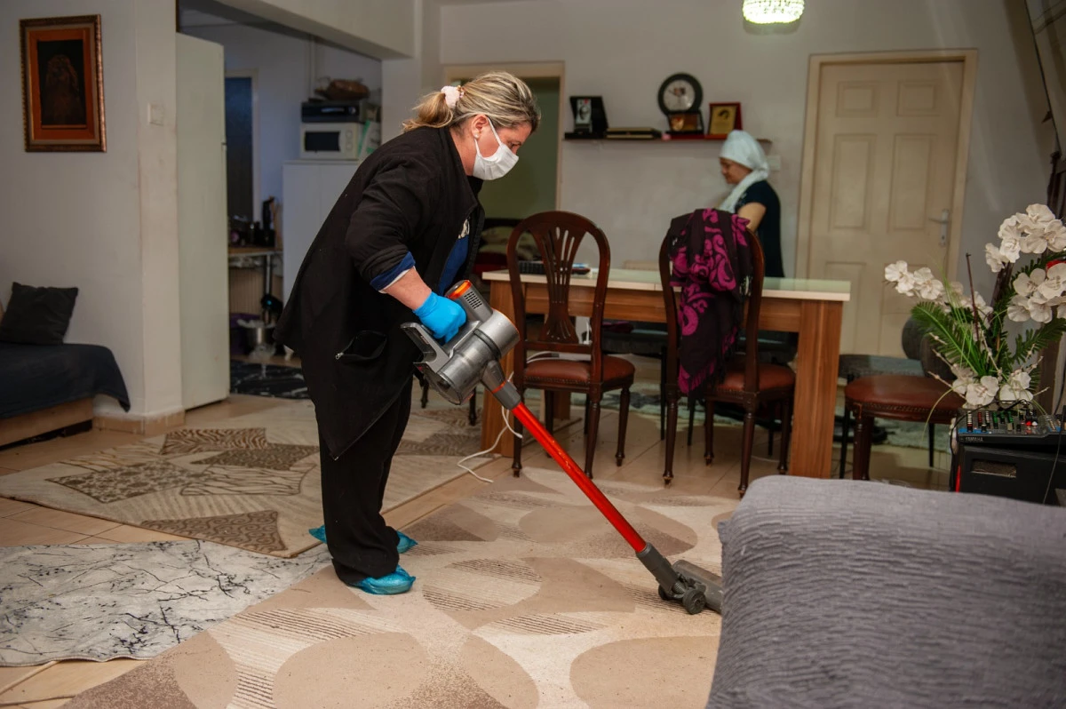 Karşıyaka&rsquo;da Evde Temizlik Hizmeti Başladı