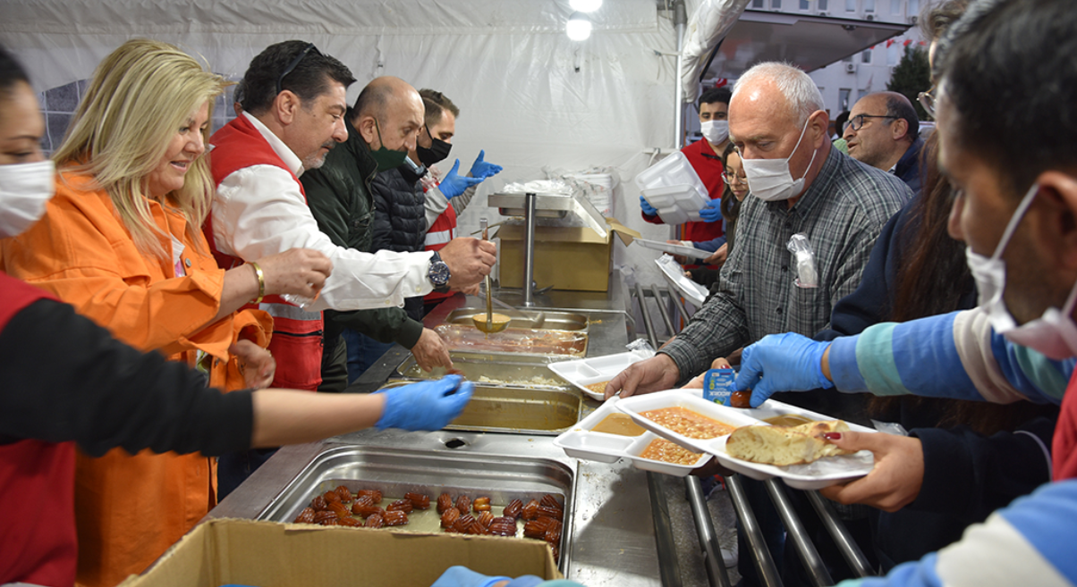 Küçük Avcı'dan iftar çadırı