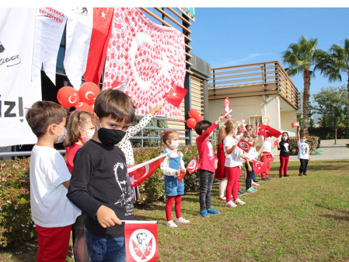 Karşıyaka’da Dopdolu 23 Nisan Kutlaması