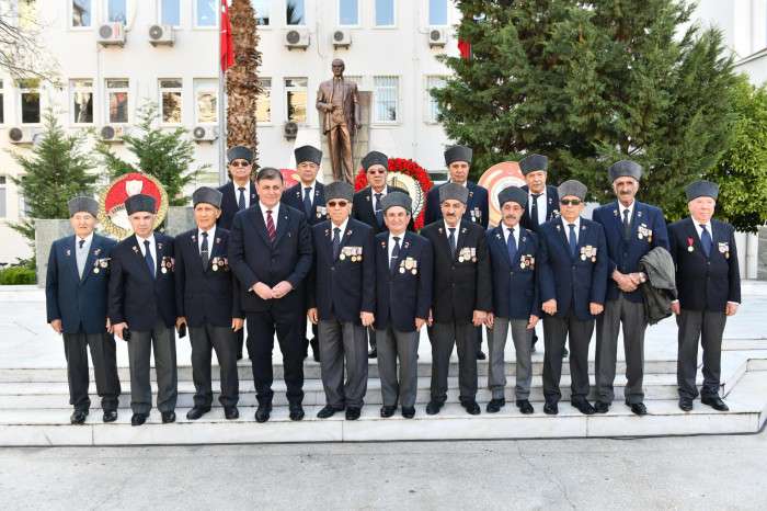 Başkan Tugay'dan resmi tören sitemi       