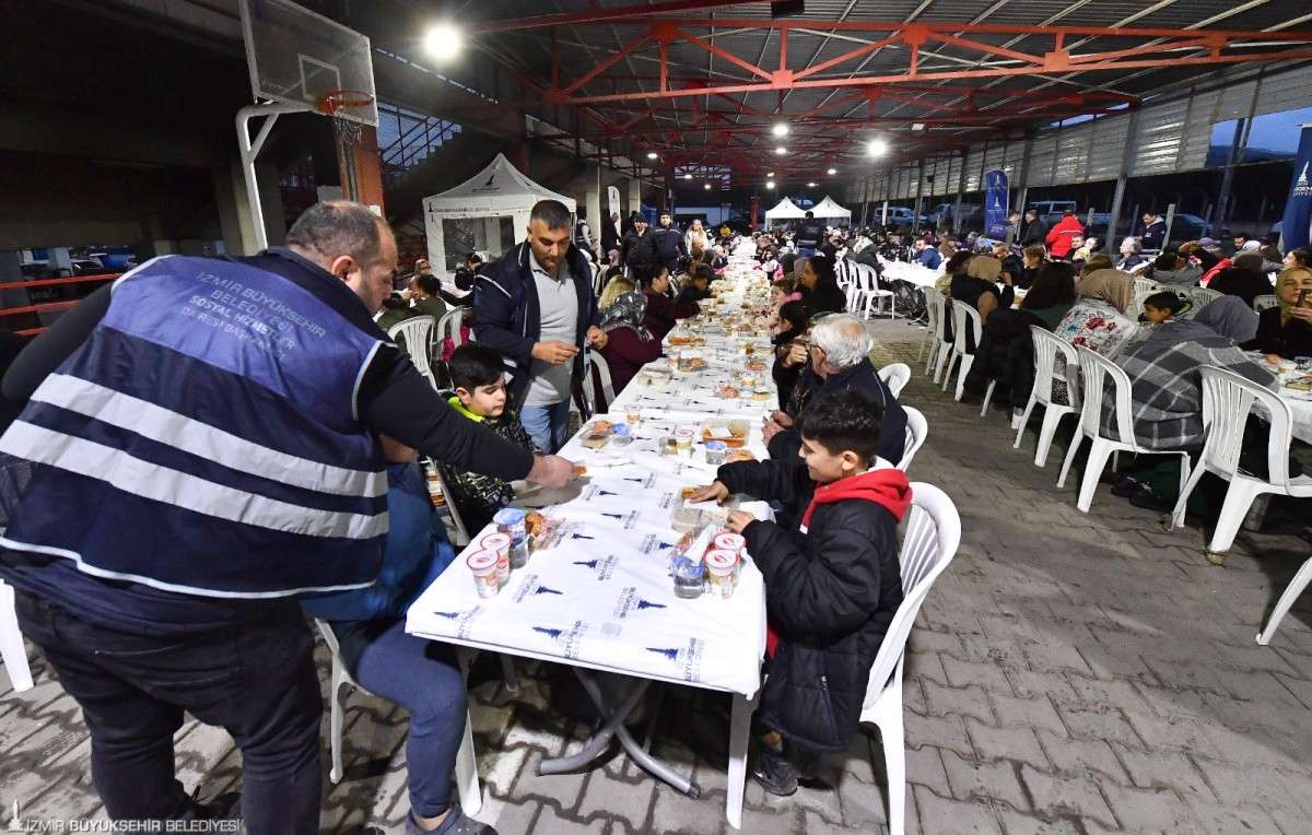 İzmir’de Ramazan dayanışması             