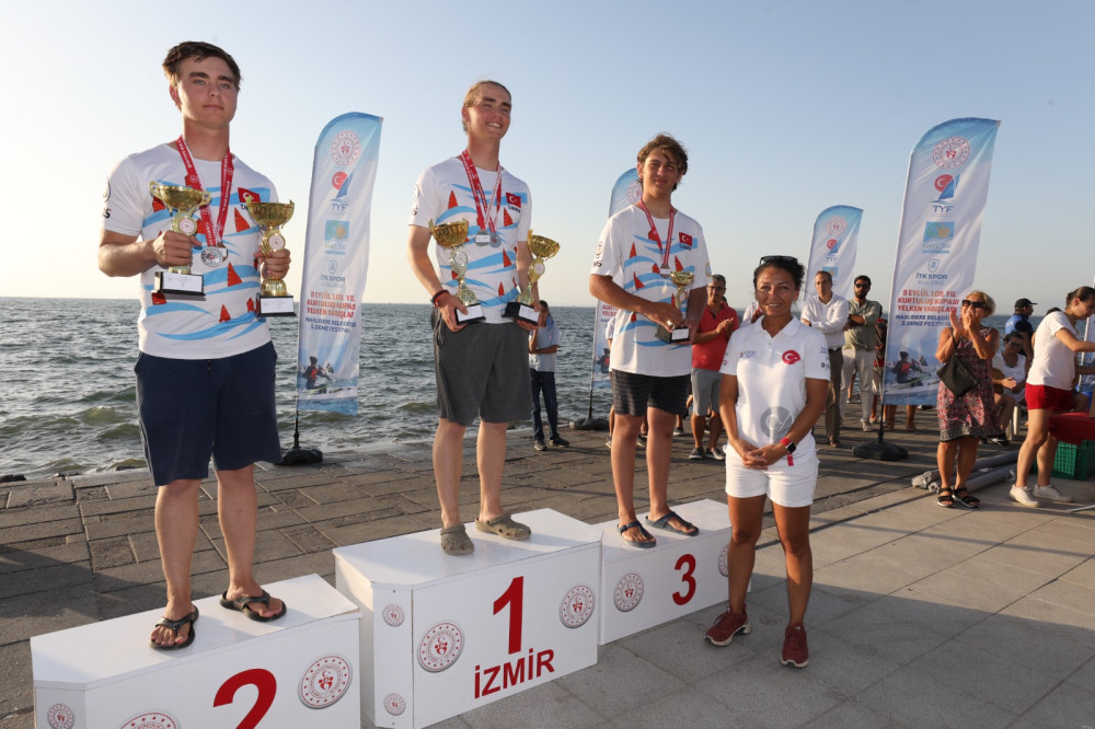 Narlıdere'de yelken yarışları rekor katılımla tamamlandı